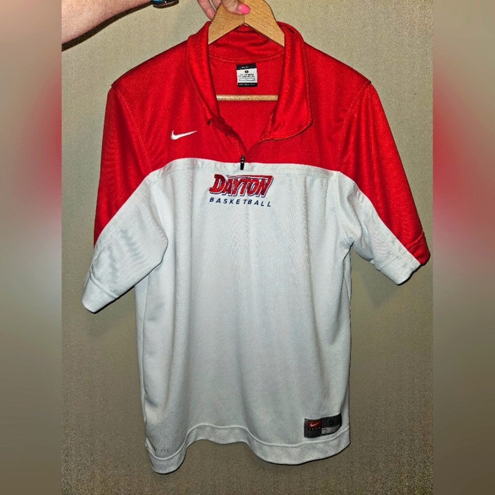 Nike Dri Fit University Of Dayton Basketball Short Sleeve Small